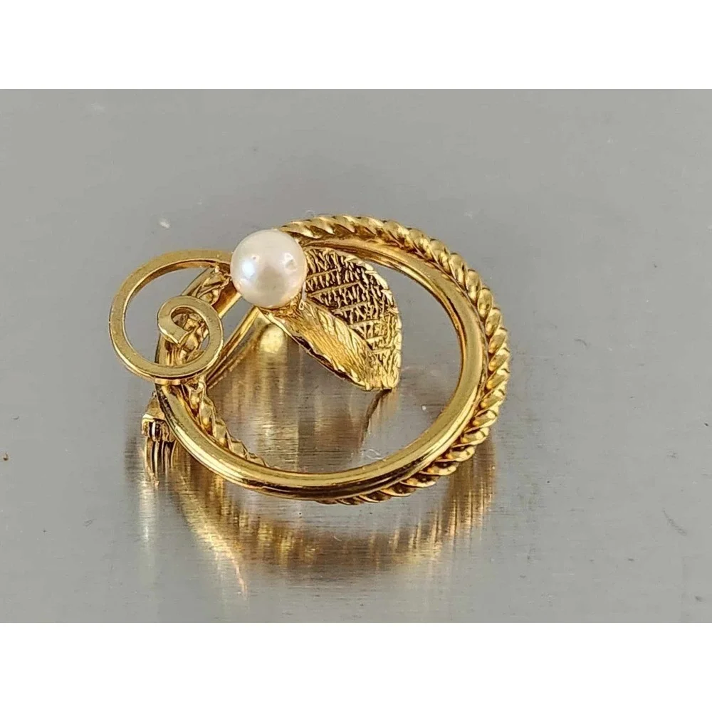 Wells 14K G.F. brooch with pearl